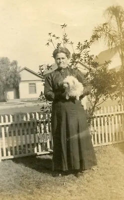 CC405 Original Vtg Photo WOMAN HOLDING A DOG C Early 1900's • $5.50