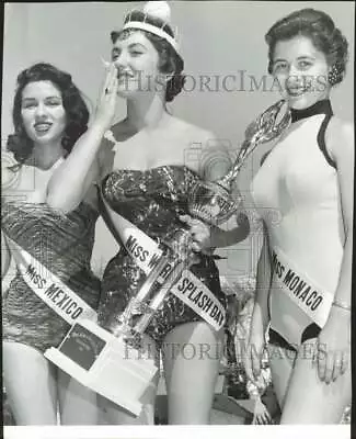 1956 Press Photo Miss World Splash Day Anna Laura Smith With Her Runners-up • $19.88