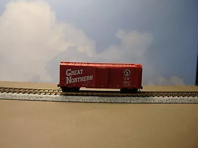 Micro-Trains - Great Northern - 40' Circus Train Box Car # 19617 • $10