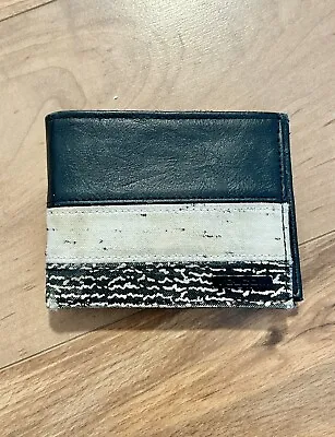 Volcom Threezy Wallet | Black & White | Zip Pocket • $9.99