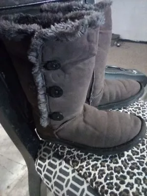 UGG Classic Tall 1873 Bailey Button Triplet II Sz 8 Women's Boots Chocolate • $44