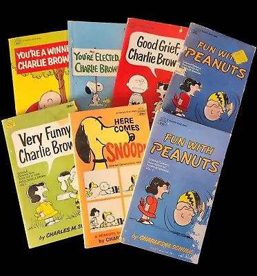 Vintage Lot Of 7 Peanuts Charlie Brown And Snoopy Pb Books By Charles M. Schulz • $17.95