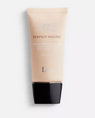 £15 • Buy Diorskin Forever Perfect Mousse Shade 030 Medium Beige #Y3