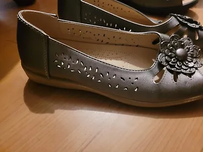 £1 • Buy Ladies Bronze Size 6 Open Toed Shoes