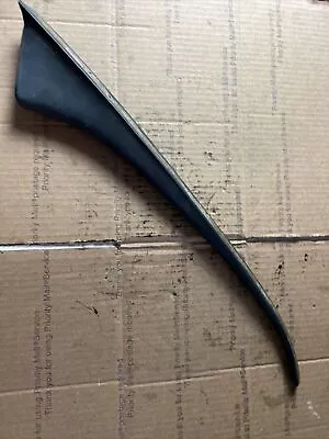 81 - 91 Mercedes W126 RH Passenger REAR Back Door Window Glass Trim Molding V22 • $30