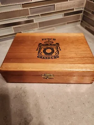 $11.95 • Buy Vintage PUNCH GRAND CRU Robustos Wood Cigar Box Spanish Honduras.