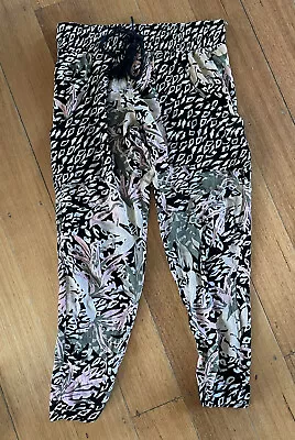 Zulu & Zephyr Women's Multicoloured Geometric Harem Pants Size 6 Rayon • $34.95