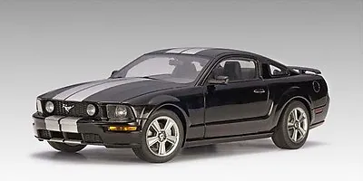 2005 FORD MUSTANG GT BLACK SILVER STRIPES PRODUCTION VERSION 1:18 AUTOart 73015  • $349.99