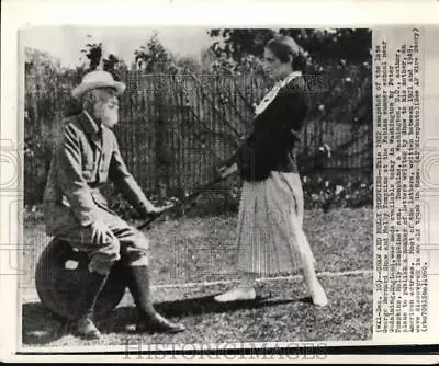 1922 Press Photo George Bernard Shaw And Molly Tompkins At Fabian Summer School • $15.99