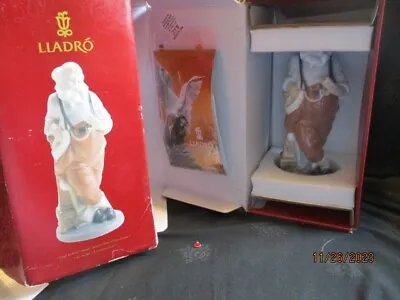LLADRO Spain #6779 Santa's Busiest Hour 8.25  Porcelain Christmas Figurine • $130