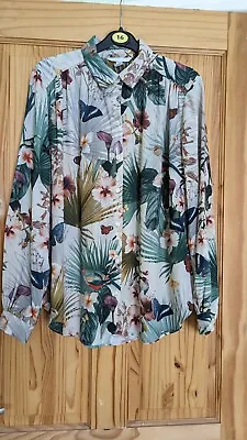 £8 • Buy H&M Tropical Print Shirt Size 16