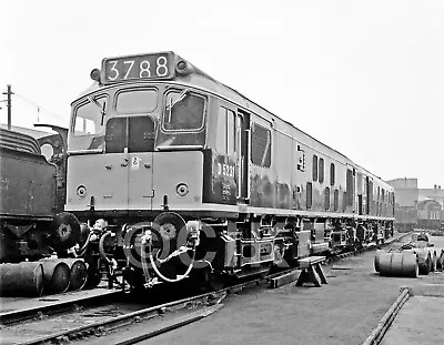 Railway Photograph 6x4   Diesel Loco  D5231  Darlington Works  1963. • £2.95