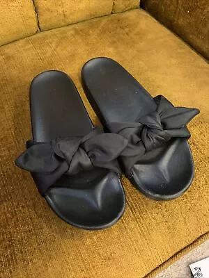 Victoria Secret PINK Black Bow Flip Flops Slides Sandals Women’s Size SMALL GUC • $10