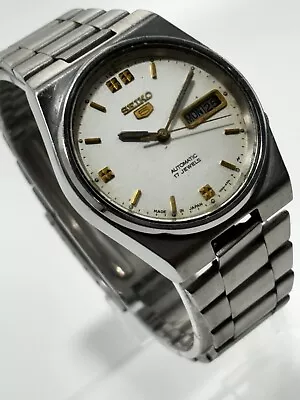 Vintage Seiko 5 Automatic 17 Jewels Japanese Men's 36mm WristWatch Ref 7009A • $59.99