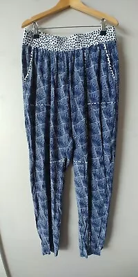 $18 • Buy Tigerlily Pants 8
