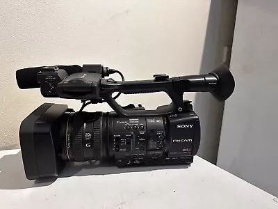 Sony HXR-NX5R Cam 3CMOS Compact Handy Cam • $3000