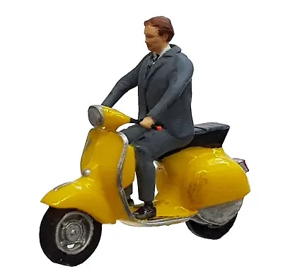 FG17  Mods On Scooter Figures Unpainted O Scale • £14.99