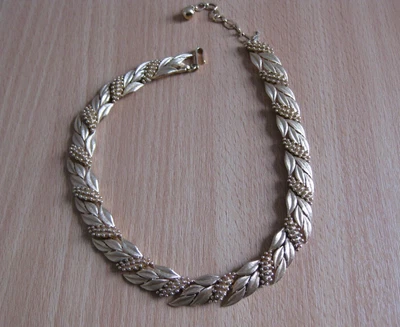 £55.99 • Buy Crown Trifari, Brushed Gold Leaf, Choker, Necklace