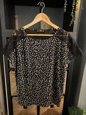 £5 • Buy F&F Women’s Smart Casual Black & White Polka Dot  T-shirt Size UK14 Pre-loved