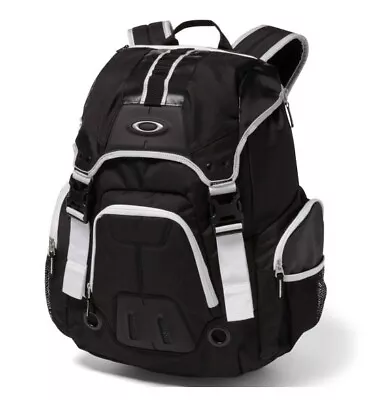 Oakley Gearbox LX Backpack 32 Liters Capacity • $69.99