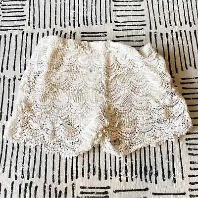 Zara Embroidered Lace Shorts Cream Small • $15