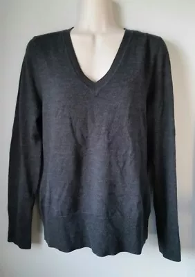 Victor Alfaro 100% Wool Grey V-neck Sweater Women's Size M Thin Long Sleeve • $12