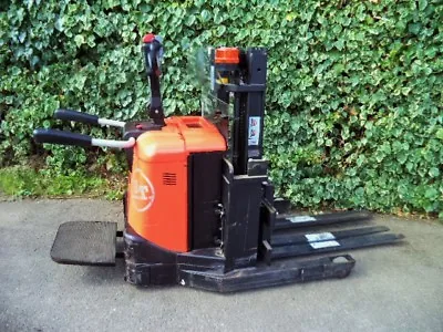 £3650 • Buy BT  Electric Power Pallet Stacker/ Forklift 46 Hours Only!