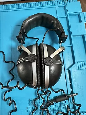 Vintage Pioneer SE-305 Wired Over Ear Studio Headphones Untested • $15