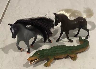 Vintage 1997 Lanard Crocodile Alligator & Horses Toys Figures Lot Of 3 • $28