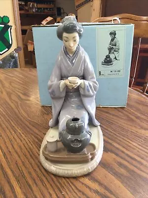 LLadro August Moon Geisha Japanese Girl Serving Tea Ceremony Retired 5122 • $75