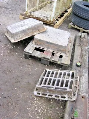 £145 • Buy 1no USED CAST IRON MANHOLE COVER & FRAME. APPROX 600 X 600 X 150 Deep