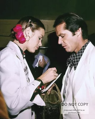 JACK NICHOLSON AND MICHELLE PHILLIPS IN THE EARLY 1970s - 8X10 PHOTO (DD659) • $8.87