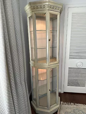 Lighted Thomasville Corner Curio Cabinet With Adjustable Glass Shelves • $66