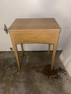 Vintage Singer Sewing Machine Cabinet Table Desk/ End Table • $149.99