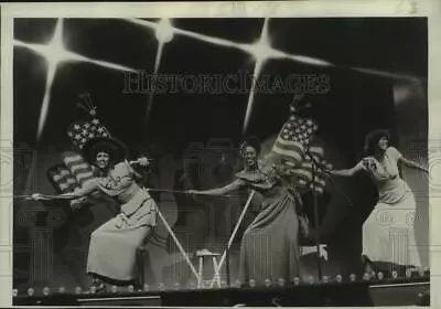 1976 Press Photo The Pointer Sisters Performing On  Soundstage  - Nop60670 • $19.99