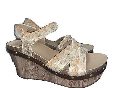 Corkys Women's Egyptian Platform Wedge Sandals Distressed Metallic Sz 9 • $49.99