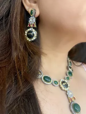 Presenting Ravishing Vintage Jewelry Set Of Semiprecious Stones Studded Motifs • $193