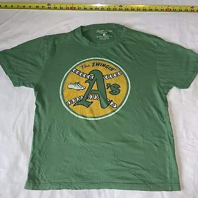 The Swingin' A's T-Shirt Size XL Oakland Athletics Baseball MLB Graphic • $14.99