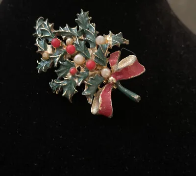 ROMA Gold Tone Christmas Holly Berry  Faux Pearl Holiday Brooch Pin 1.75 Vintage • $8.99