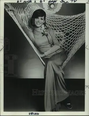 1977 Press Photo Television's Marie Osmond Poses In A Hammock - Pip02163 • $15.99