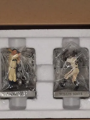 Babe Ruth  & Willie Mays Baseball's Greatest Moments Figurines Longton Crown.  • $49