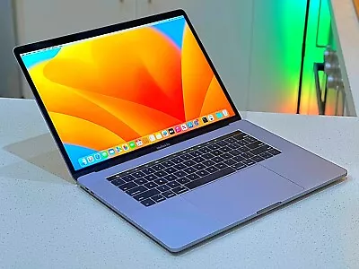 MacBook Pro 15 TouchBar/ID Intel®Core™i7*256GB SSD*16GB+GPU*macOS*15.4”LED#3758 • $660