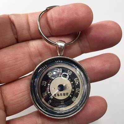 $12.95 • Buy Vintage VW Volkswagen 80 MPH Speedometer Microbus Deluxe Wagon Keychain