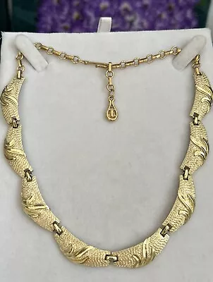 Vtg. Sign Coro Gold Tone Floral Design Collar Necklace 17” • $12