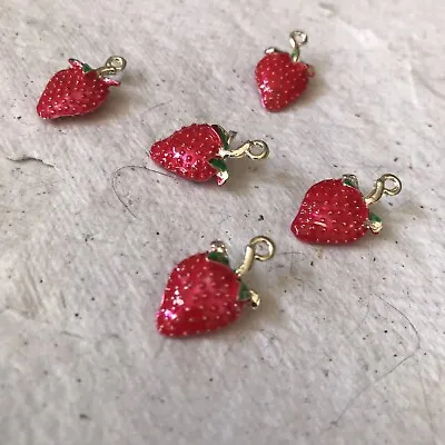£3.25 • Buy 3D Enamelled Strawberry Charm ~ Pack Of 6