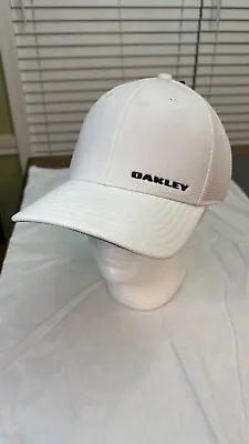[911021-100] Mens Oakley POLYESTER BARK TRUCKER 4.0 Hat Cap • $19.99