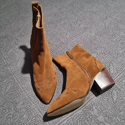 $80 • Buy Arnhem Tan Suede Boots  Size 39/8 Vintage