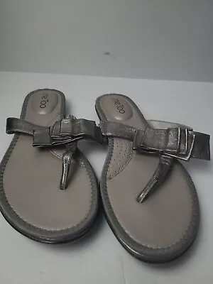 ME TOO Womens Brianna Gray Metallic  Flop Sandals Sz US 10M  • $30