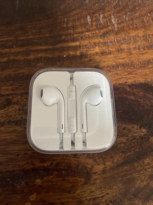 $19.95 • Buy GENUINE Apple Earphones Headphones EarPods A1748 For IPhone7 8 X XR XS MAX 11