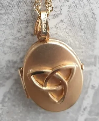 9 Carat Gold Celtic Trinity Knot Oval Locket And 9 Carat Gold 18  Chain • £125